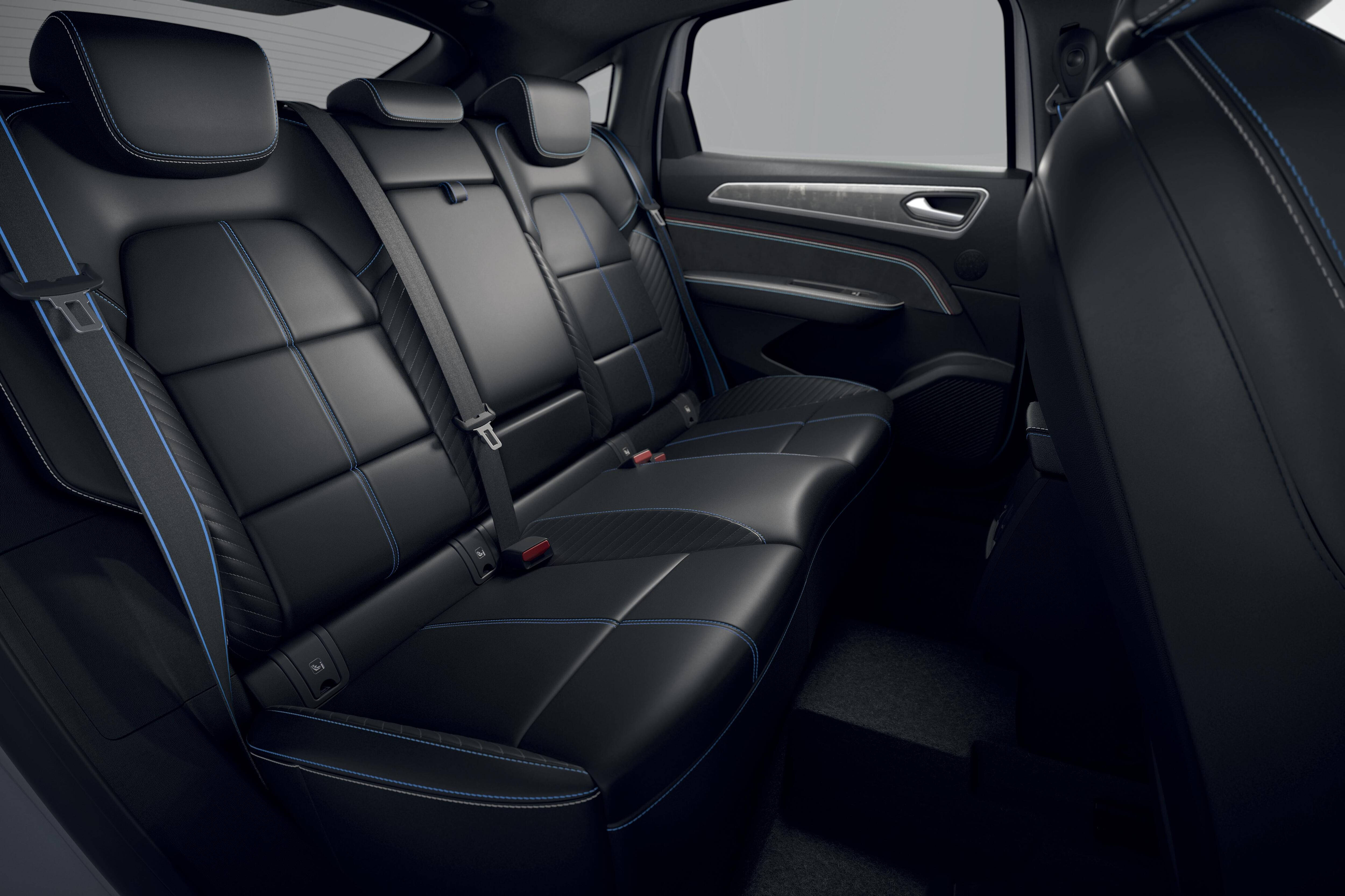 Nieuwe Renault Arkana 2023 interieur