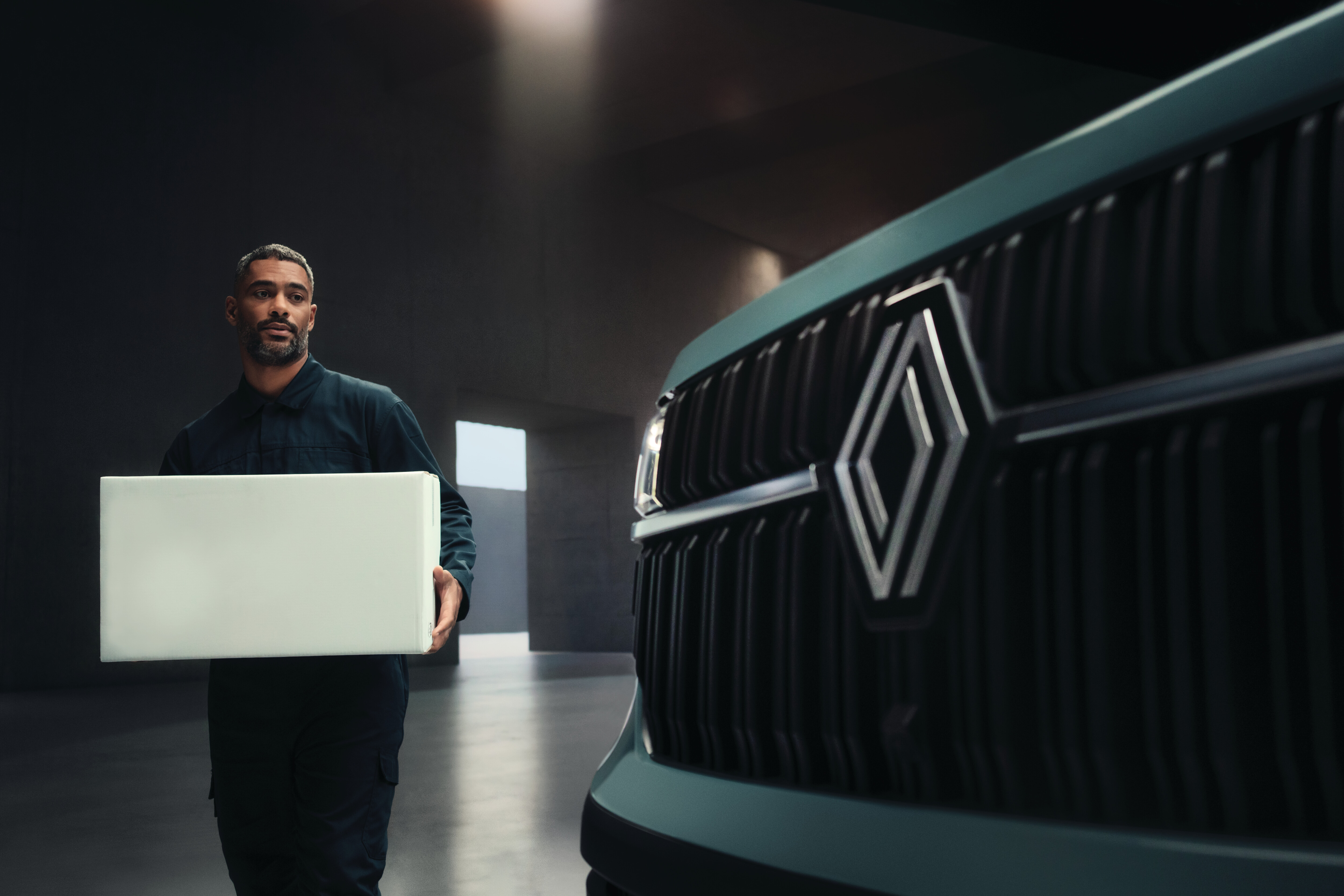 Renault Master E-Tech electric 2024 grille met logo