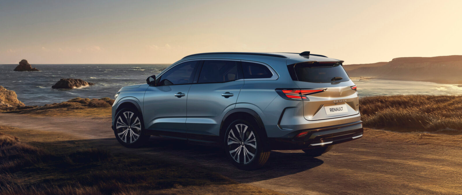 Renault Espace full hybrid E-Tech hero