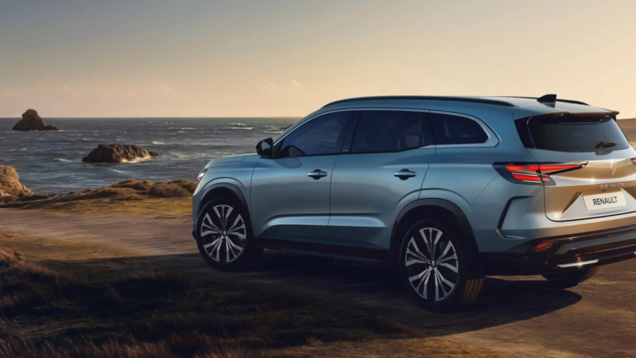 Renault Espace full hybrid E-Tech hero
